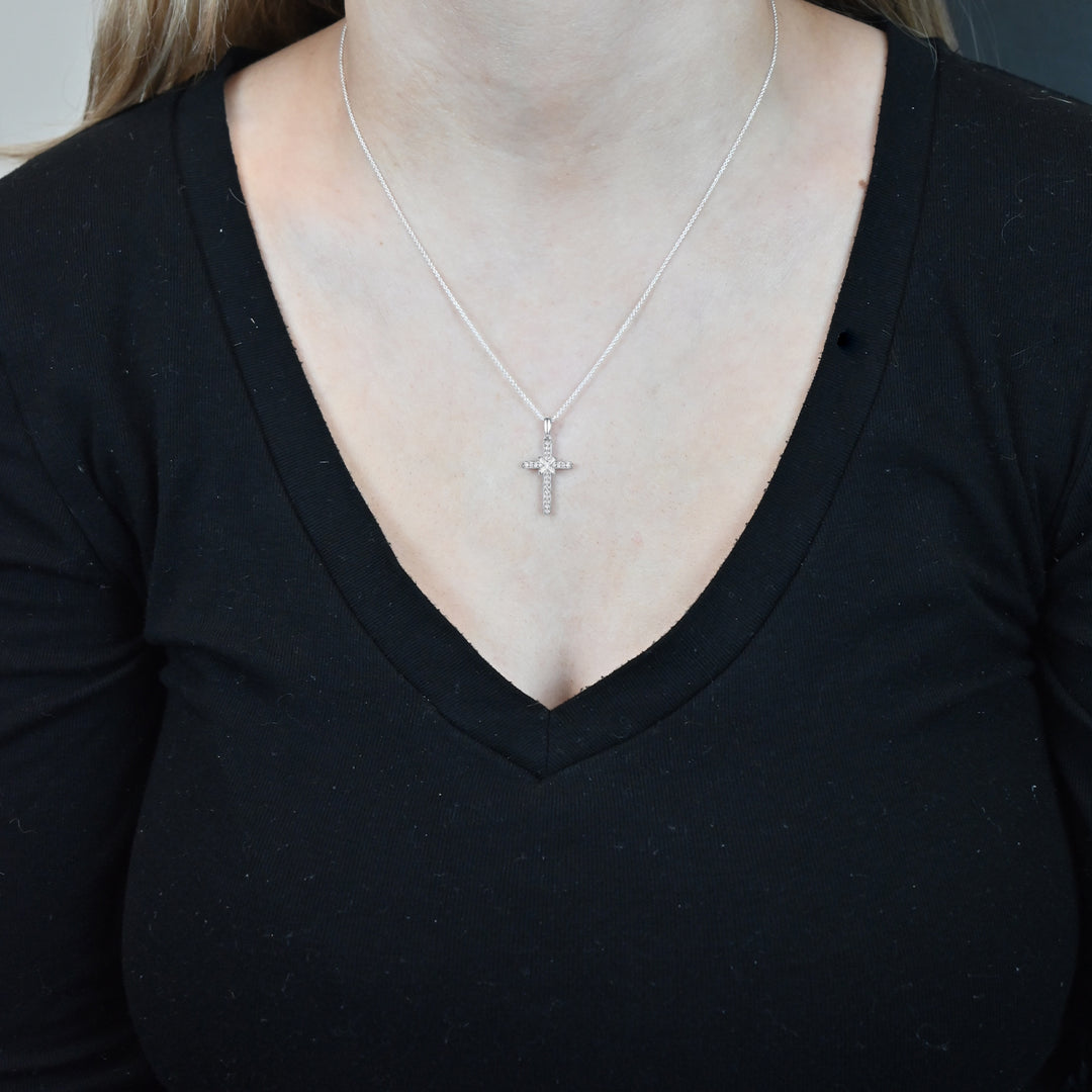 Sterling Silver 1/4 ct tw Diamond Cross Pendant with 18" Chain (I-I2)