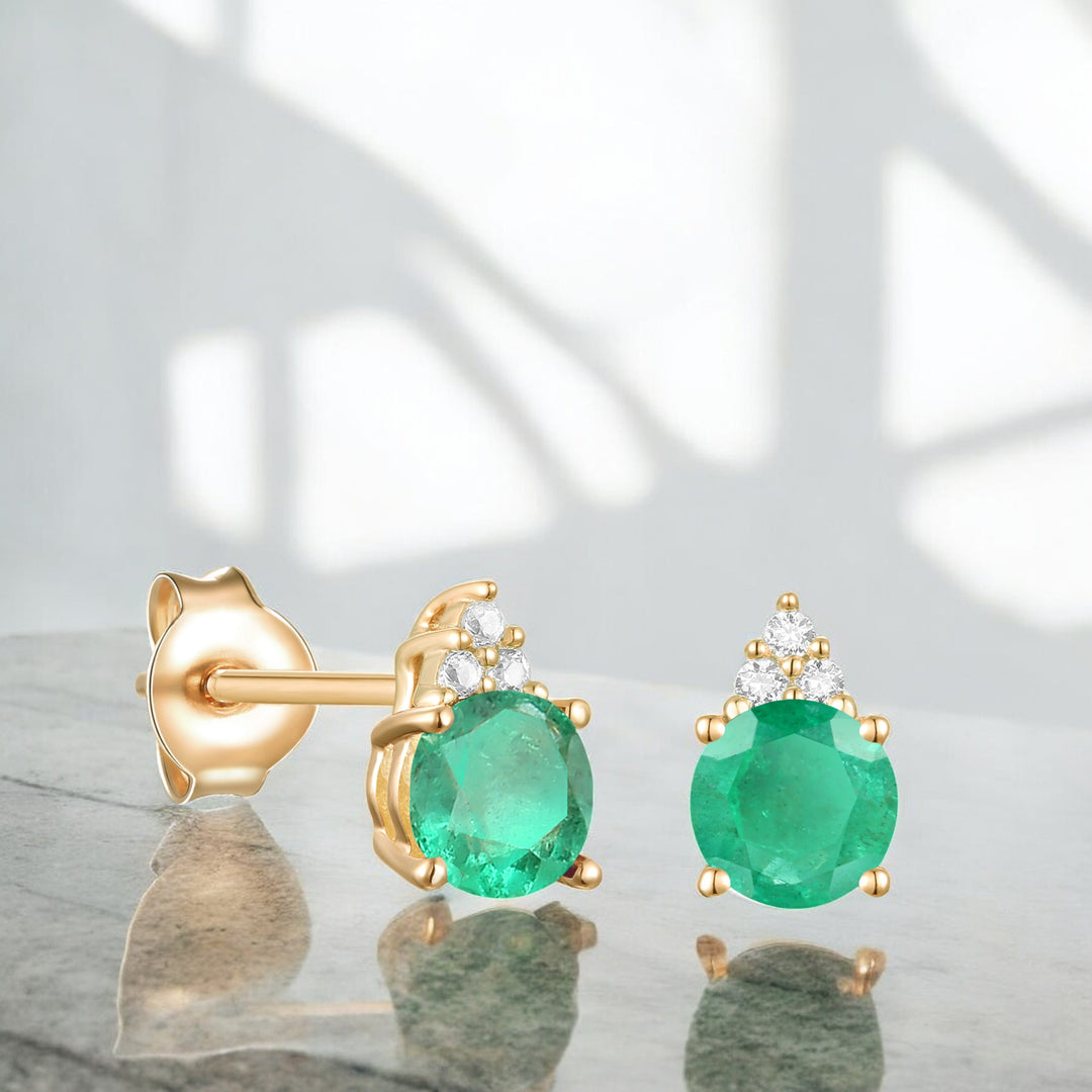 Elegant 14K Gold Stud Earrings with Diamonds and Emerald – 4.5mm Stone