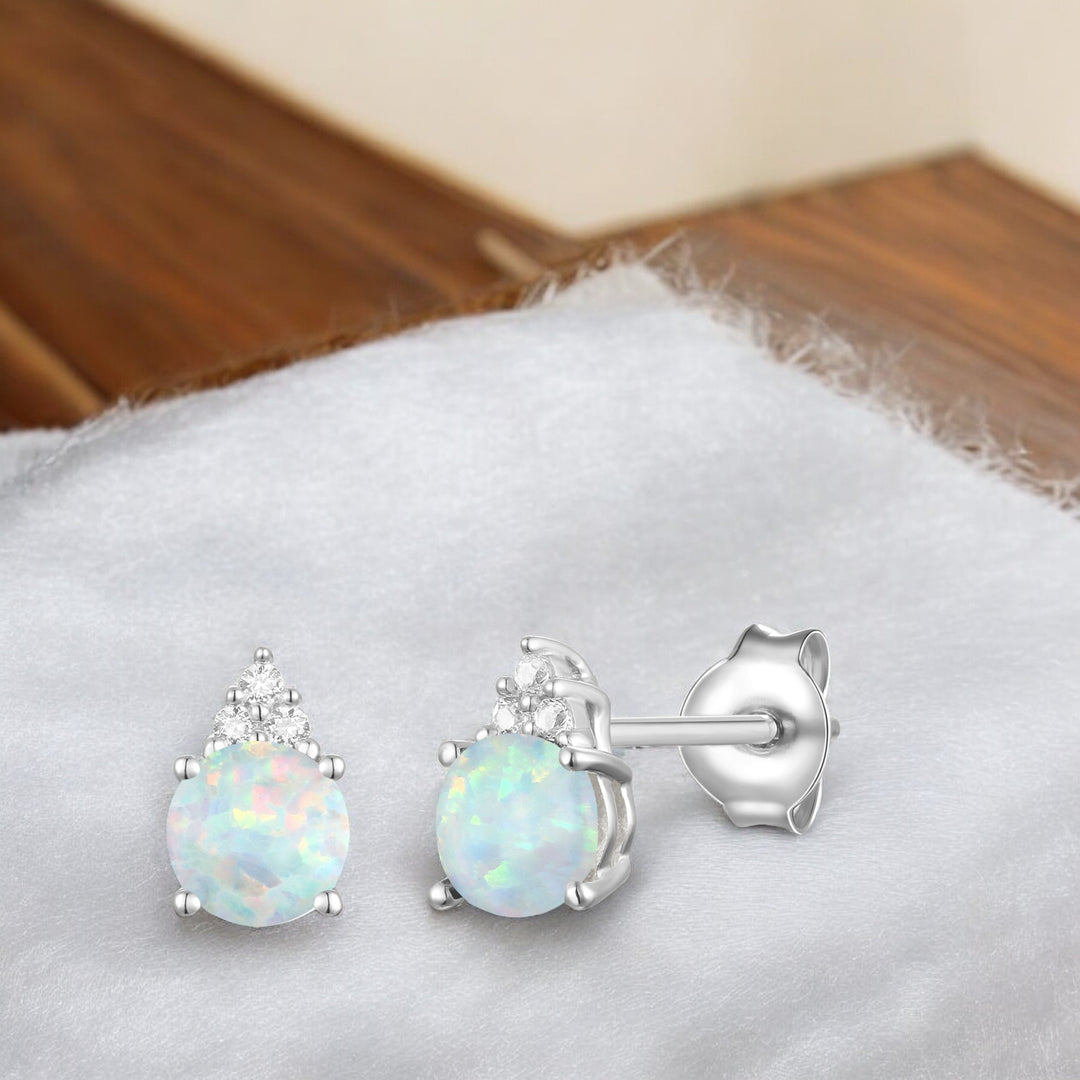 Elegant 14K Gold Stud Earrings with Diamonds and Opal – 4.5mm Stone