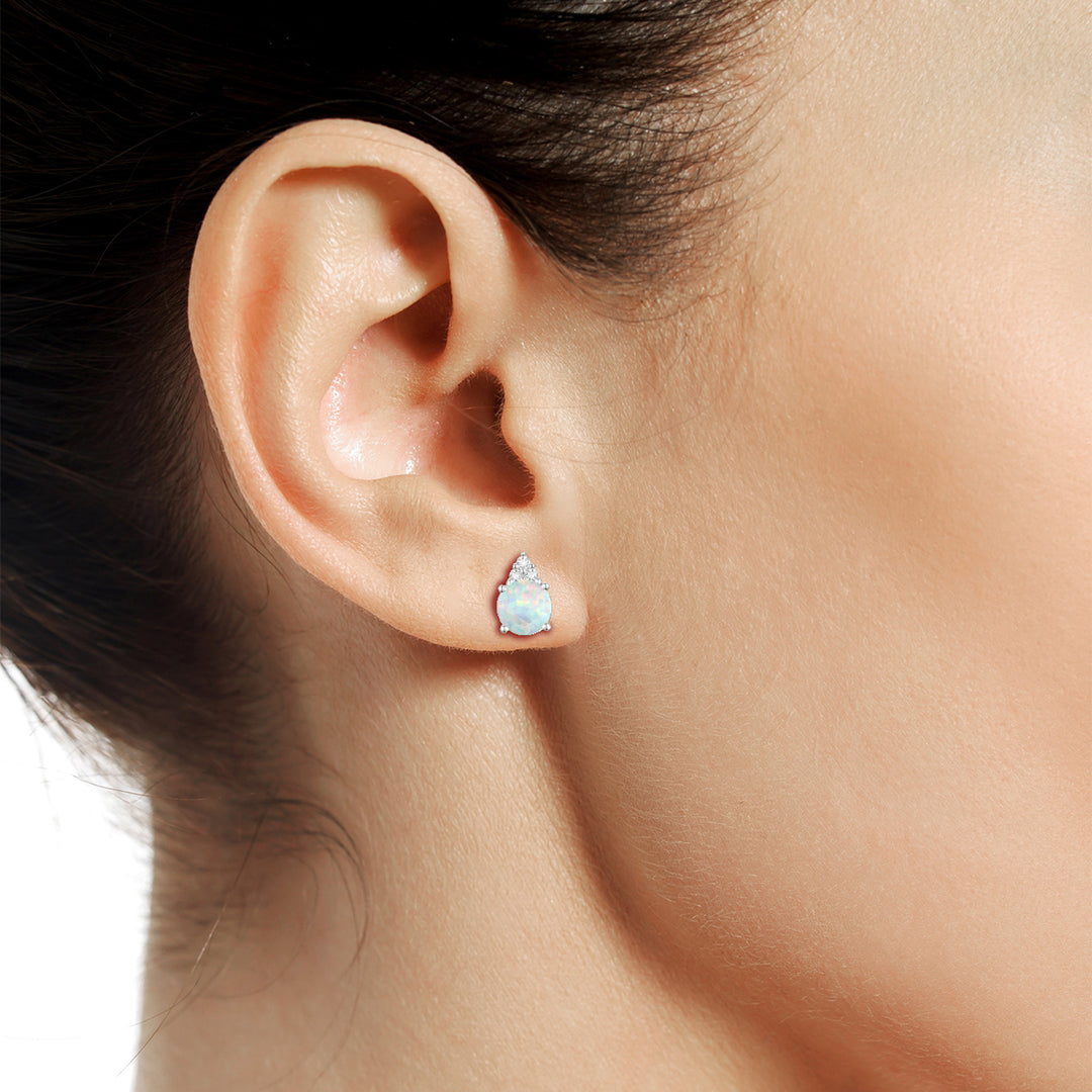 Elegant 14K Gold Stud Earrings with Diamonds and Opal – 4.5mm Stone