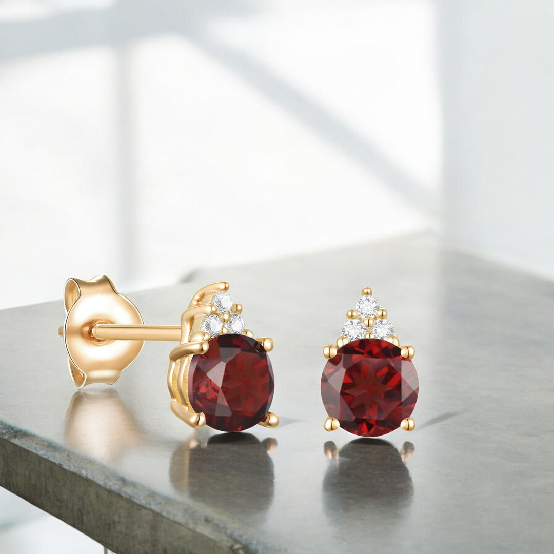 Elegant 14K Gold Stud Earrings with Diamonds and Garnet – 4.5mm Stone