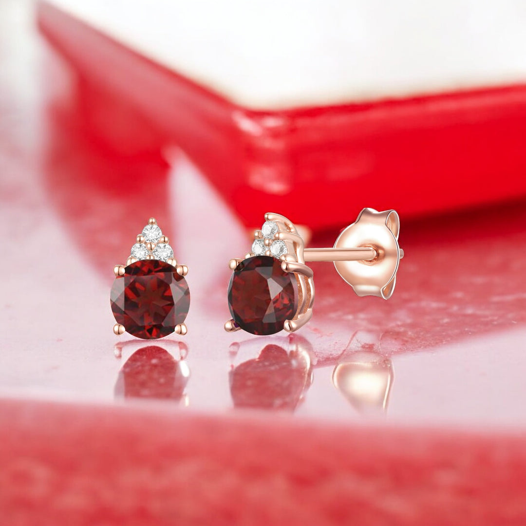 Elegant 14K Gold Stud Earrings with Diamonds and Garnet – 4.5mm Stone