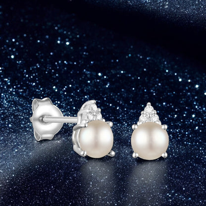 Elegant 14K Gold Stud Earrings with Diamonds and Pearl – 4.5mm Stone