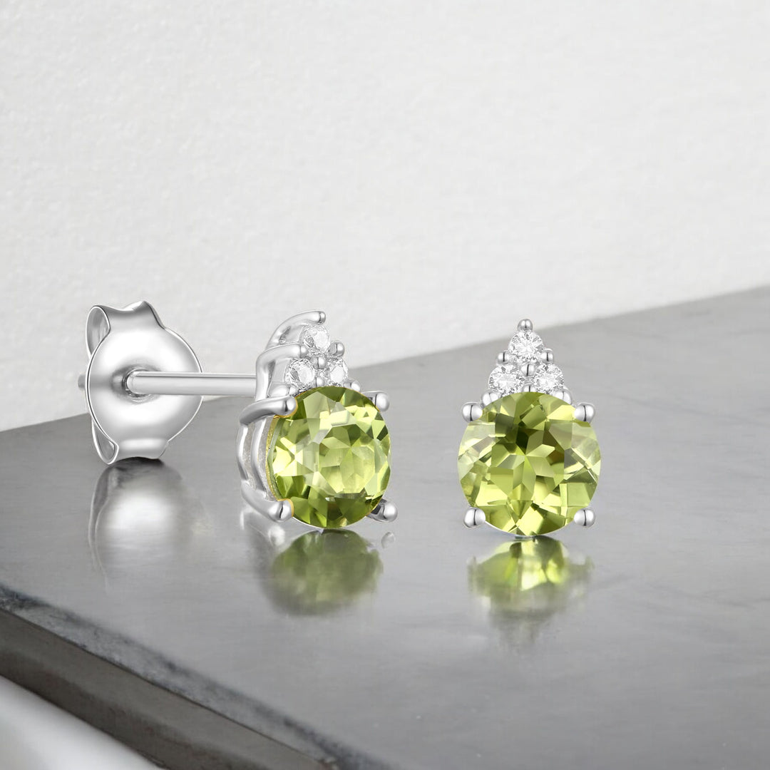 Elegant 14K Gold Stud Earrings with Diamonds and Peridot – 4.5mm Stone