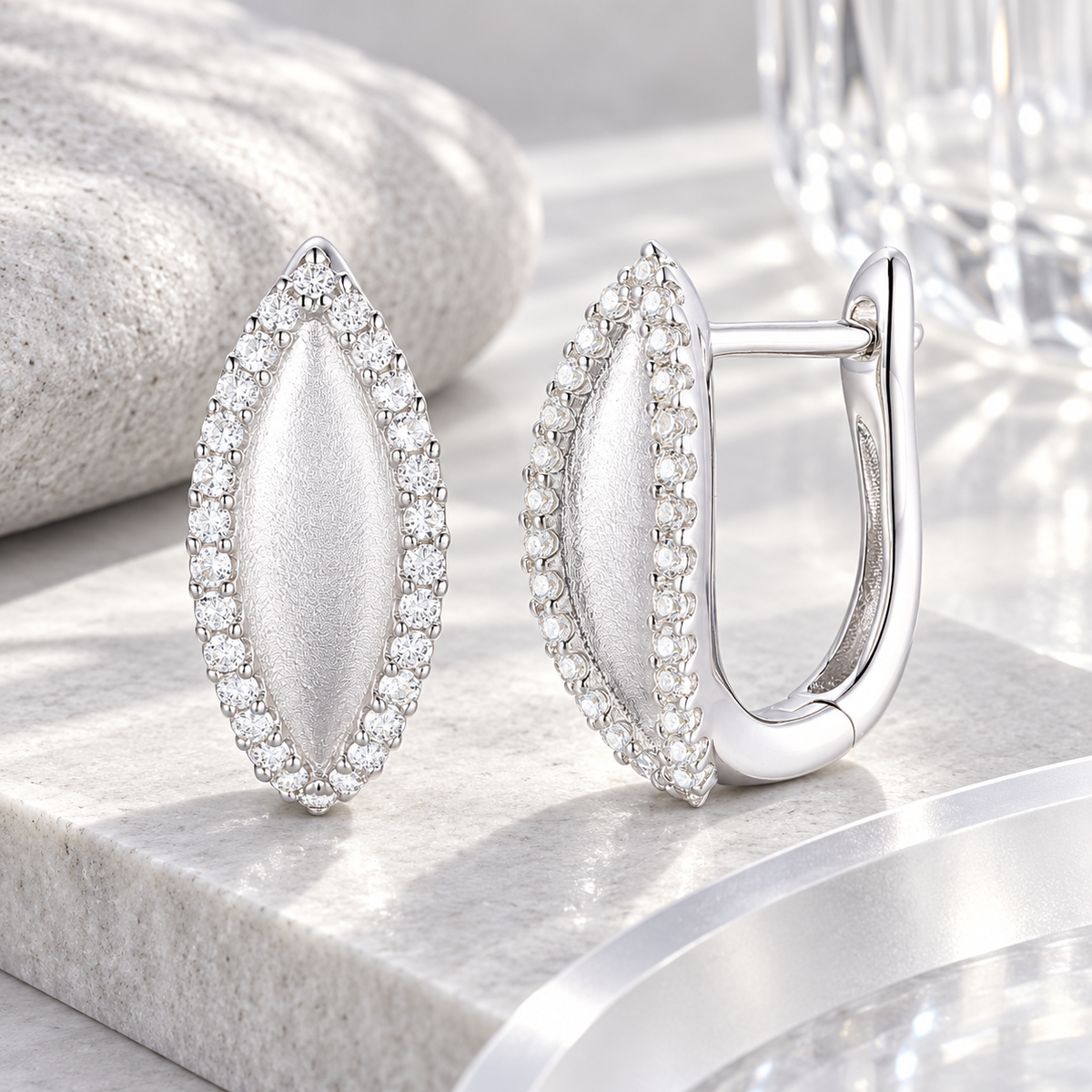 10K White Gold 1/4 ct tw Diamond Satin Leaf Hinged Hoop Earring (I-I2)